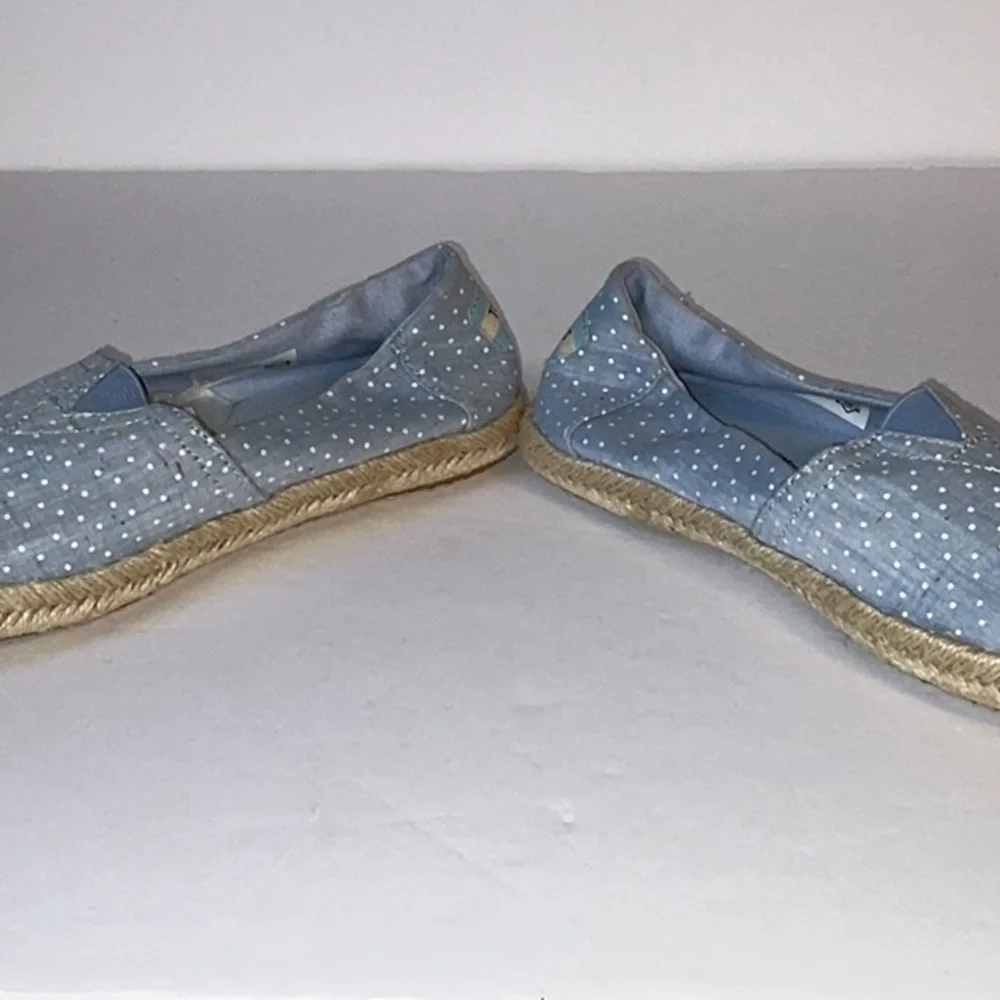 TOMS, Chambray Slip Ons, Size 6